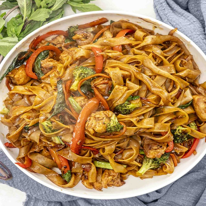 Drunken noodles (pad kee mao)